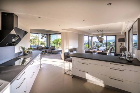 Дом с 5 спальнями в Гримо, Франция №76718 9