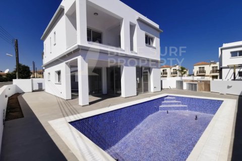 4 bedrooms Villa in Paralimni, Cyprus No. 36536 1