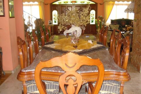 5 bedrooms Villa in Limassol, Cyprus No. 105905 4