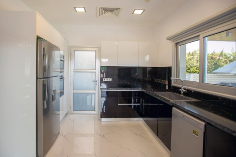 4 bedrooms Villa in Agios Tychonas, Cyprus No. 31929 11