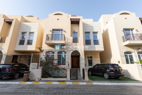 4 dormitorios Villa en Abu Dhabi, UAE No. 113377