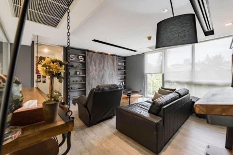 4 bedrooms Townhouse in Bangkok, Thailand No. 96534 12