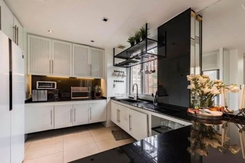 4 bedrooms Townhouse in Bangkok, Thailand No. 96534 6