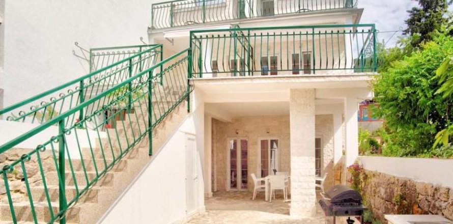 1 bedroom Apartment in Herceg Novi, Montenegro No. 104784