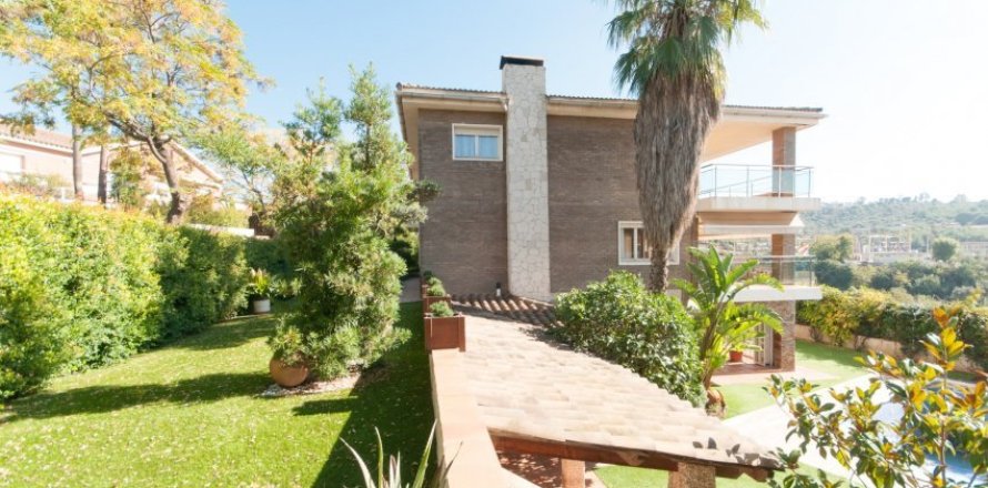 4 bedrooms Villa in Cam Hoa, Vietnam No. 110790