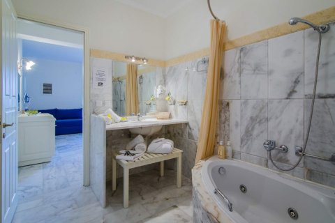 2 bedrooms Villa in Corfu, Greece No. 108411 8