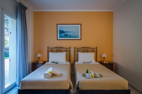 2 bedrooms Villa in Corfu, Greece No. 108411 6