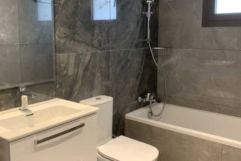 3 bedrooms Apartment in Limassol, Cyprus No. 33304 8