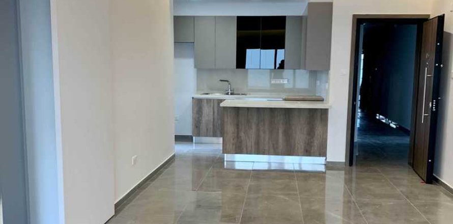 3 bedrooms Apartment in Limassol, Cyprus No. 33304