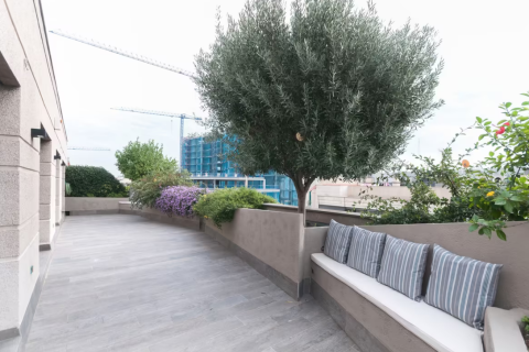 6 bedrooms Apartment in L'Eixample, Spain No. 25640