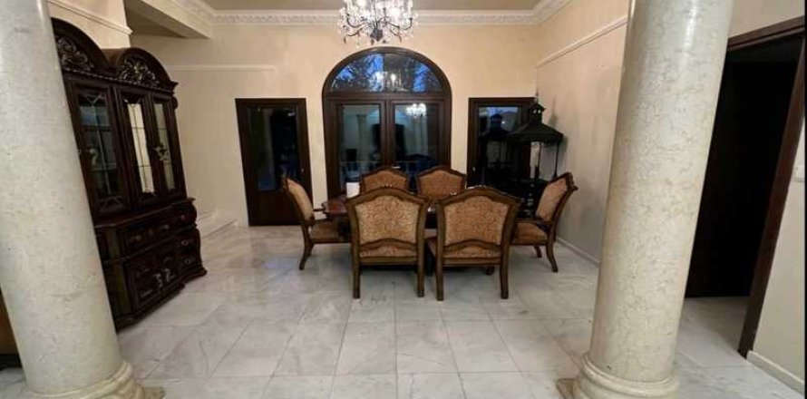 4 bedrooms House in Aradippou, Cyprus No. 101286