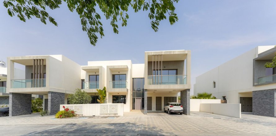 4 bedrooms Townhouse in Thach Than, Vietnam No. 93321