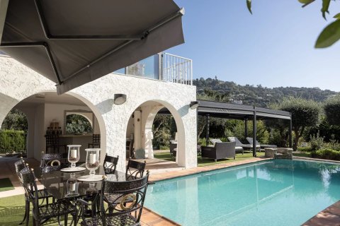 4 bedrooms Villa in Cannes, France No. 70250 2