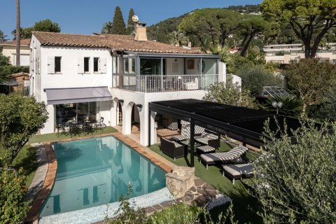 4 bedrooms Villa in Cannes, France No. 70250 1