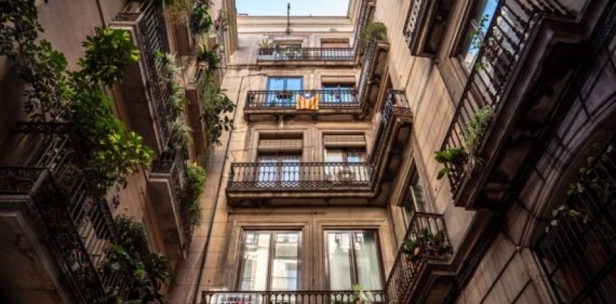 Commercial property in Barcelona, Spain No. 110764