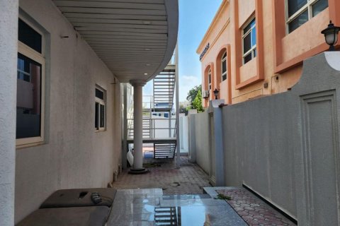 9 bedrooms Villa in Al Basatine, Vietnam No. 95290 2