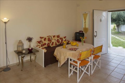 Дом с 4 спальнями в Лутракион, Греция №59061 14