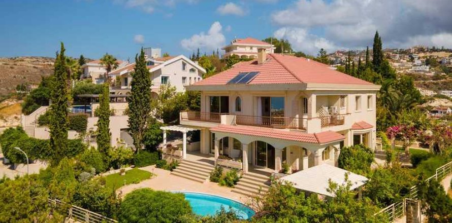 5 bedrooms Villa in Agios Tychonas, Cyprus No. 76253