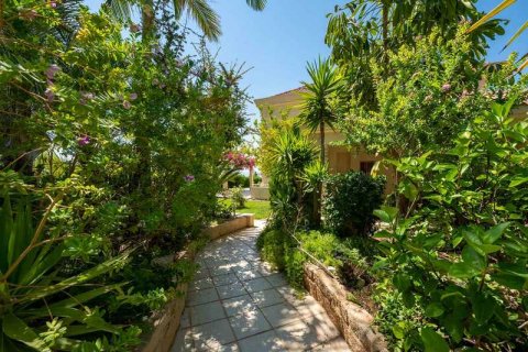 5 bedrooms Villa in Agios Tychonas, Cyprus No. 76253 5