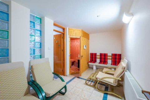 5 bedrooms Villa in Agios Tychonas, Cyprus No. 76253 15