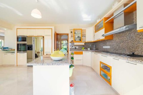 5 bedrooms Villa in Agios Tychonas, Cyprus No. 76253 11