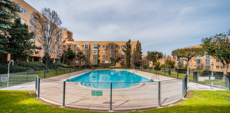 3 bedrooms Apartment in Madrid, Spain No. 99112