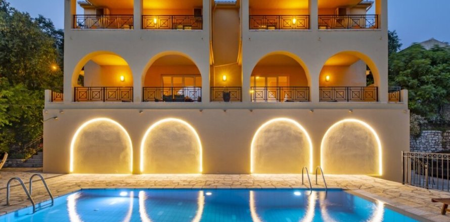 4 bedrooms Villa in Corfu, Greece No. 75479