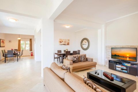 4 bedrooms Villa in Corfu, Greece No. 75479 9