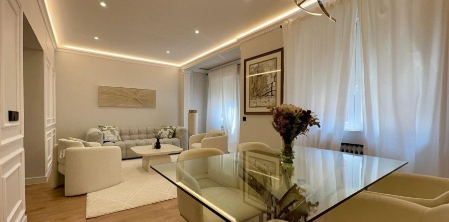 2 bedrooms Apartment in Madrid, Spain No. 124811