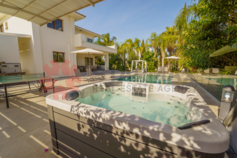 4 bedrooms House in Famagusta, Cyprus No. 82435 7