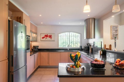 4 bedrooms Villa in Mougins, France No. 100305 6