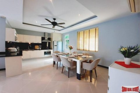 4 bedrooms Villa in Pattaya, Thailand No. 96590 18
