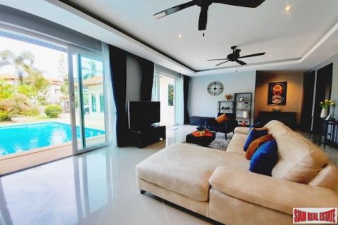 4 bedrooms Villa in Pattaya, Thailand No. 96590 13