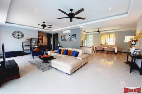 4 bedrooms Villa in Pattaya, Thailand No. 96590 14