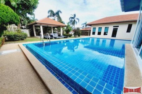 4 bedrooms Villa in Pattaya, Thailand No. 96590 1