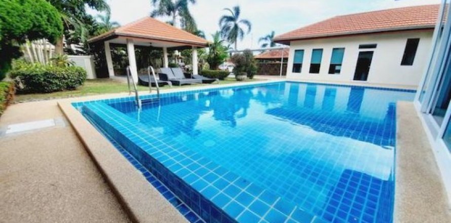 4 bedrooms Villa in Pattaya, Thailand No. 96590