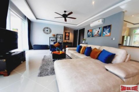 4 bedrooms Villa in Pattaya, Thailand No. 96590 10