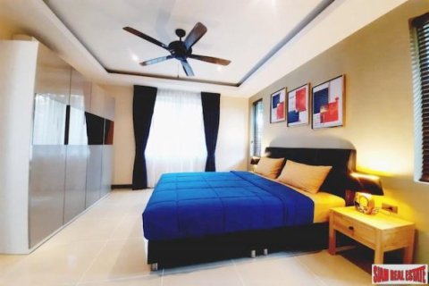 4 bedrooms Villa in Pattaya, Thailand No. 96590 8