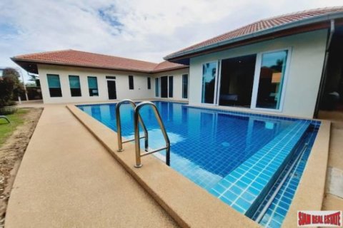 4 bedrooms Villa in Pattaya, Thailand No. 96590 16