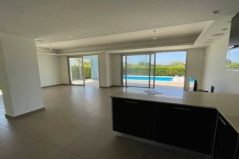 3 bedrooms Apartment in Pervolia, Cyprus No. 102816 4