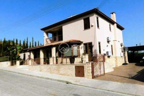 4 bedrooms Villa in Episkopi, Cyprus No. 31705 2