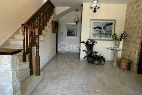 4 bedrooms Villa in Episkopi, Cyprus No. 31705 5