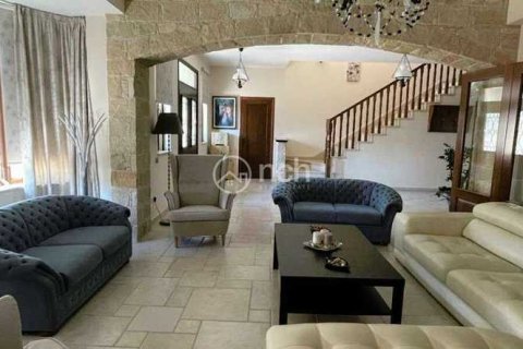 4 bedrooms Villa in Episkopi, Cyprus No. 31705 7