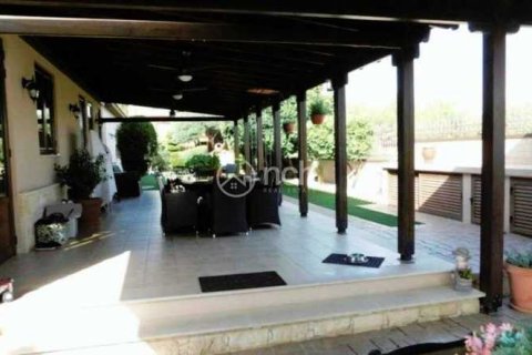 4 bedrooms Villa in Episkopi, Cyprus No. 31705 3