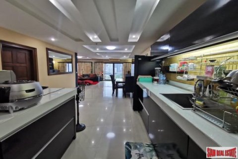 2 bedrooms Apartment in Bangkok, Thailand No. 96157 13