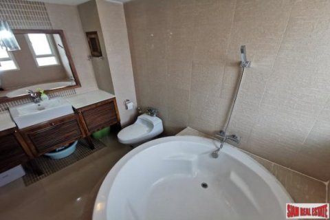 2 bedrooms Apartment in Bangkok, Thailand No. 96157 11