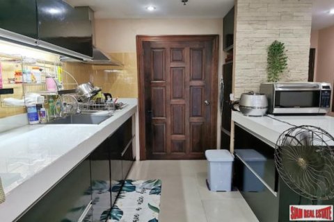 2 bedrooms Apartment in Bangkok, Thailand No. 96157 10