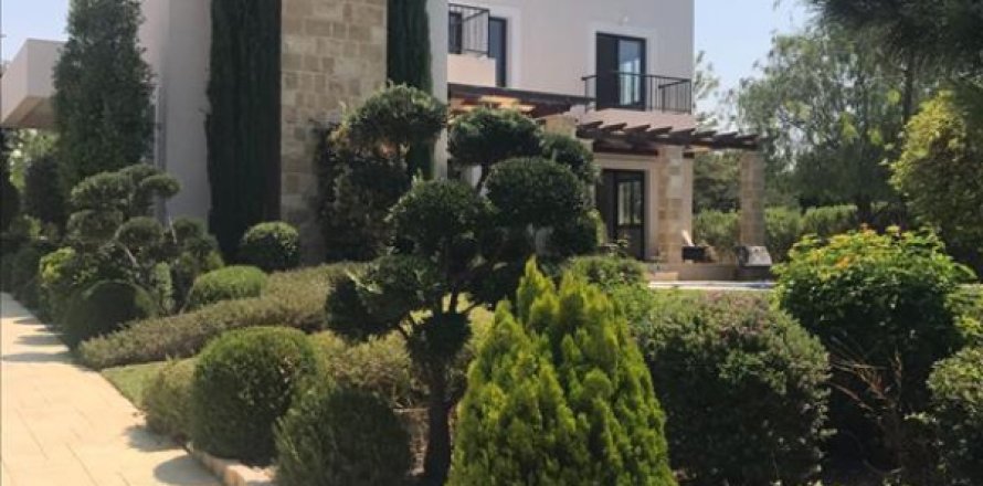 4 bedrooms Villa in Paphos, Cyprus No. 105806